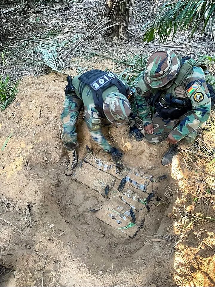 La pista clandestina era utilizada por narcotraficantes procedentes de Perú, para reabastecerse de combustible y acopiar sustancias controladas.